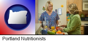 a nutritionist discussing food choices with client in Portland, OR